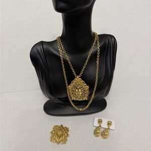 Vintage Trifari Crown Filigree Parure gold tone Victorian style